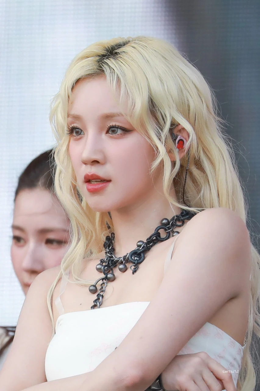 Showbiz có mỹ nhân là tiểu thư giới thượng lưu kín tiếng đi hát Showbiz có mỹ nhân là tiểu thư giới thượng lưu kín tiếng đi hát