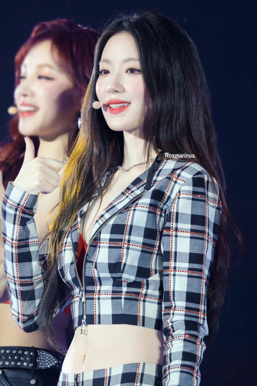 Shuhua đẹp siêu thực như "ma cà rồng chuyển thế" nhưng mãi bị chê vì hát dở Shuhua đẹp siêu thực như "ma cà rồng chuyển thế" nhưng mãi bị chê vì hát dở