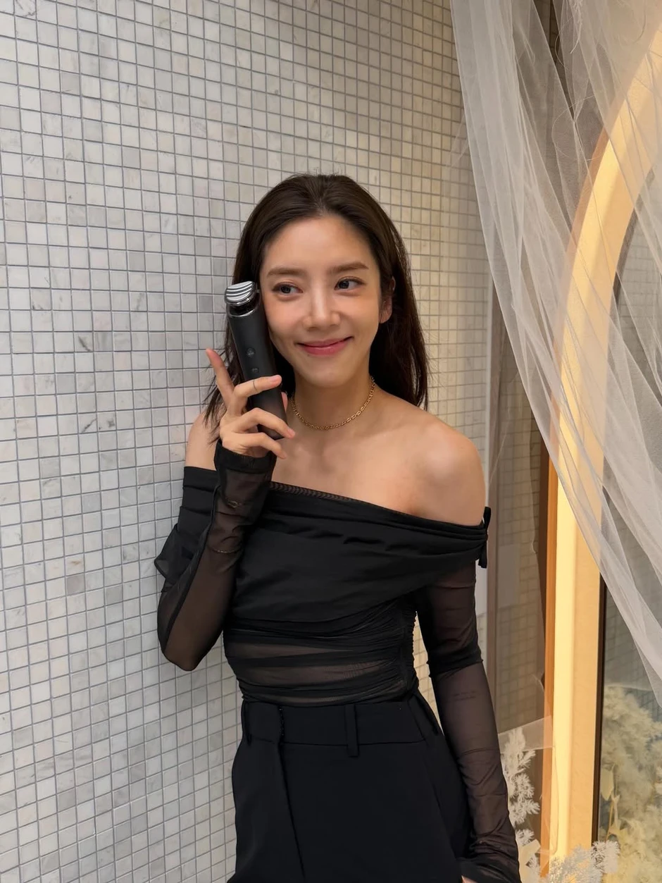 Son Dam Bi bị cạo trắng đầu vì quá đẹp Son Dam Bi bị cạo trắng đầu vì quá đẹp