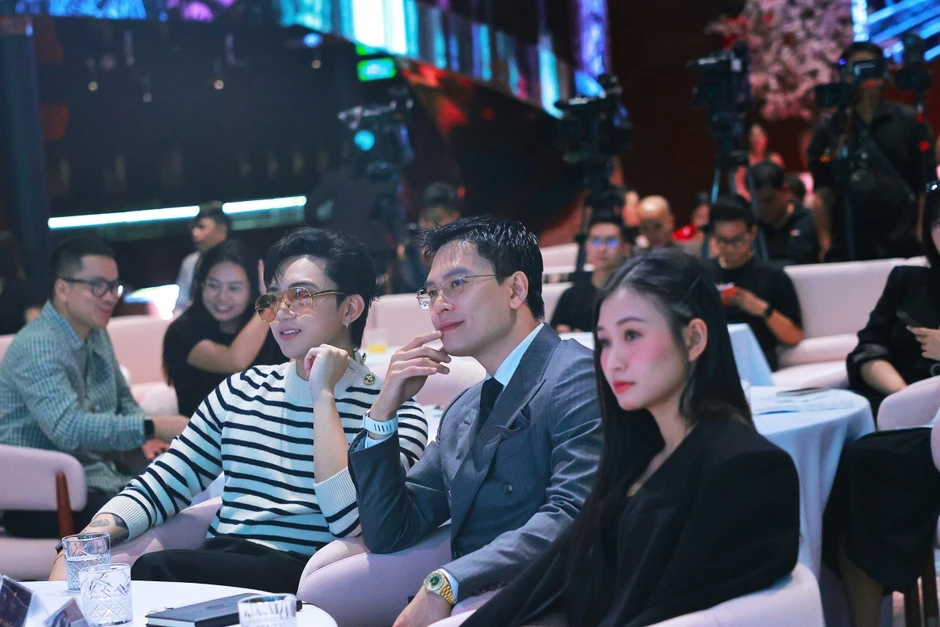 SOOBIN, Binz đứng chung sân khấu với 2 nghệ sĩ quốc tế từng giành Grammy SOOBIN, Binz đứng chung sân khấu với 2 nghệ sĩ quốc tế từng giành Grammy