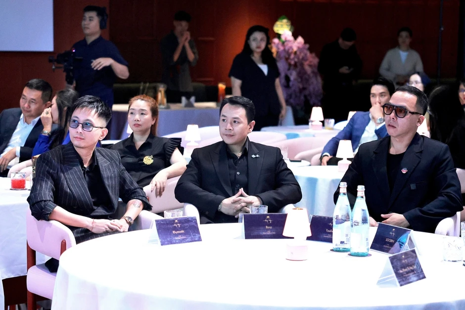 SOOBIN, Binz đứng chung sân khấu với 2 nghệ sĩ quốc tế từng giành Grammy SOOBIN, Binz đứng chung sân khấu với 2 nghệ sĩ quốc tế từng giành Grammy