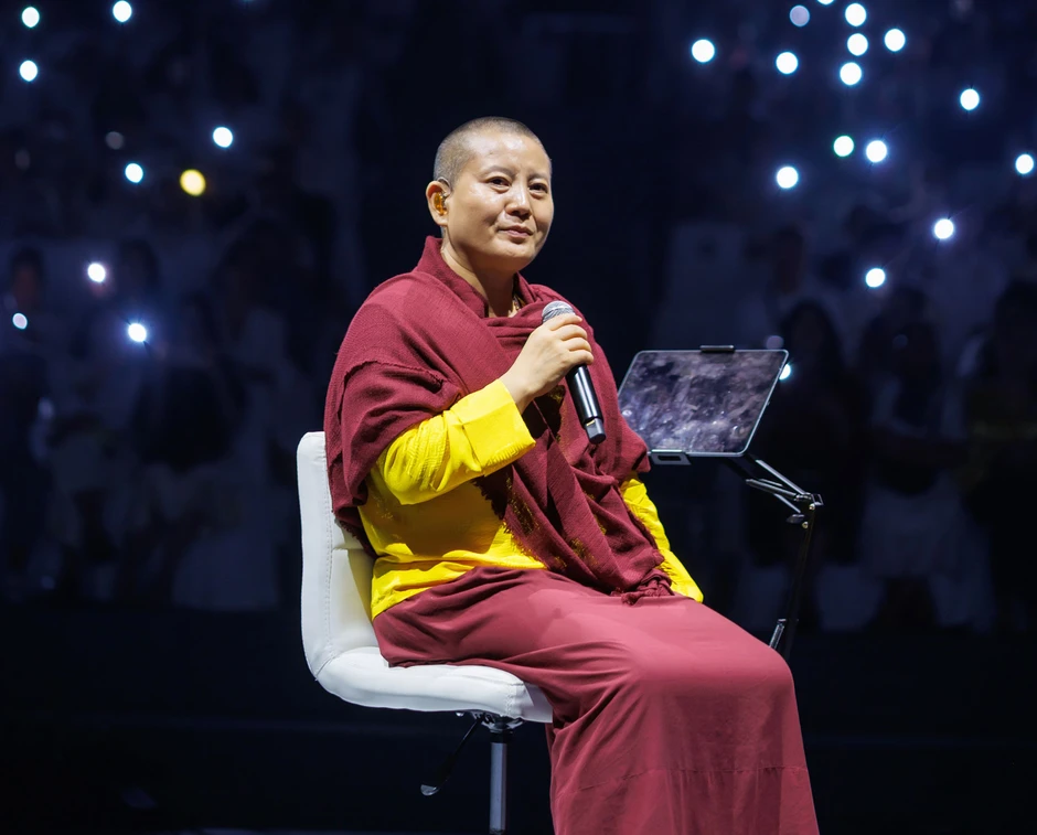 Sư cô Ani Choying Drolma, người hát thiền ca huyền thoại trở lại Việt Nam Sư cô Ani Choying Drolma, người hát thiền ca huyền thoại trở lại Việt Nam