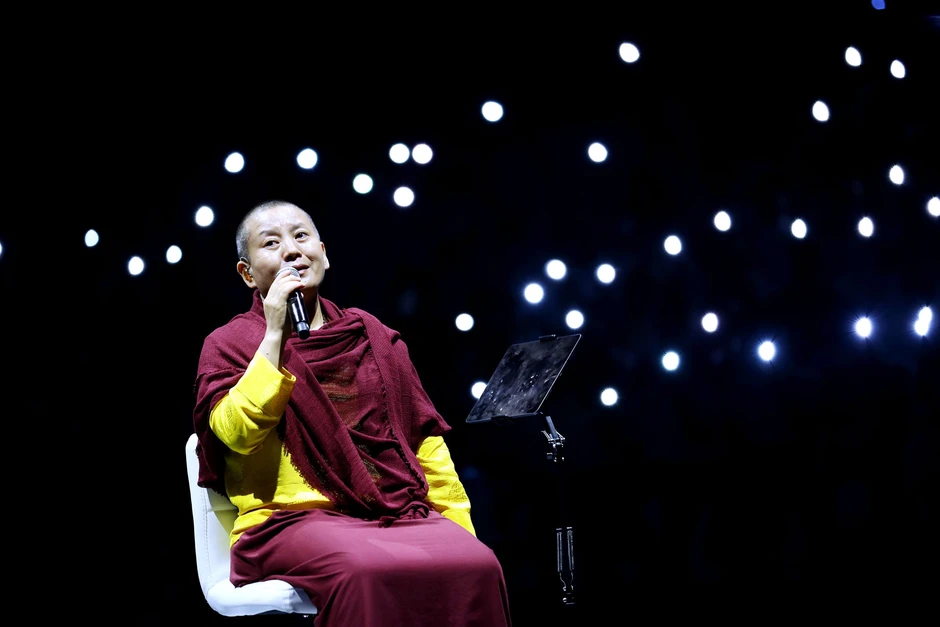 Sư cô Ani Choying Drolma, người hát thiền ca huyền thoại trở lại Việt Nam Sư cô Ani Choying Drolma, người hát thiền ca huyền thoại trở lại Việt Nam