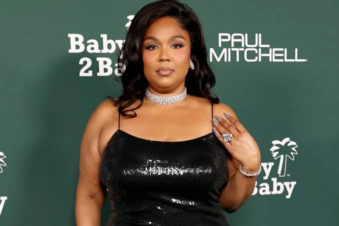 Sự hết thời của ngôi sao tỷ view: Thành tích chạm đáy, album bán không nổi 2000 bản Sự hết thời của ngôi sao tỷ view: Thành tích chạm đáy, album bán không nổi 2000 bản