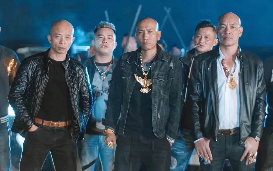 'Tàn dư' từ Phú Lê, Huấn Hoa Hồng 'Tàn dư' từ Phú Lê, Huấn Hoa Hồng