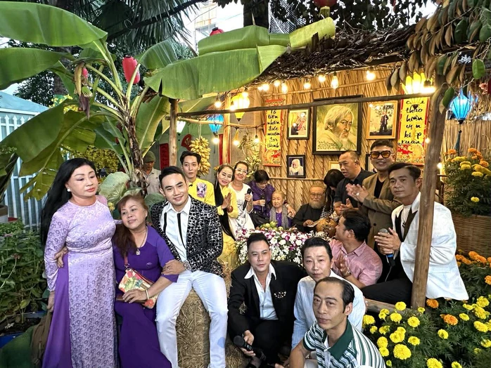 Thanh Hằng, Bích Thủy, Hạ Châu xúc động trong ngày giỗ nhạc sĩ – NSƯT Bắc Sơn Thanh Hằng, Bích Thủy, Hạ Châu xúc động trong ngày giỗ nhạc sĩ – NSƯT Bắc Sơn