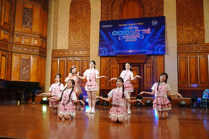 Thi giọng hát trẻ toàn quốc yêu cầu hát mộc để tạo công bằng cho các thí sinh Thi giọng hát trẻ toàn quốc yêu cầu hát mộc để tạo công bằng cho các thí sinh