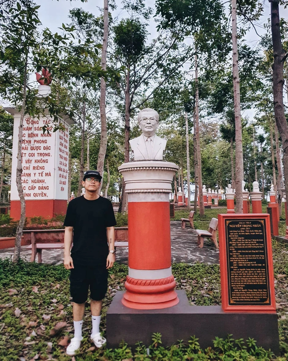 Thỏ (Da LAB) là cháu cố Bộ trưởng Bộ Y tế: Hát vì đam mê hit chất đống, kín tiếng đến mức fan “ngã ngửa” Thỏ (Da LAB) là cháu cố Bộ trưởng Bộ Y tế: Hát vì đam mê hit chất đống, kín tiếng đến mức fan “ngã ngửa”