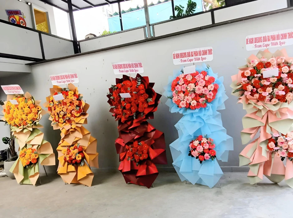 Thông báo nóng của công ty giải trí Việt bị gửi vòng hoa tang Thông báo nóng của công ty giải trí Việt bị gửi vòng hoa tang