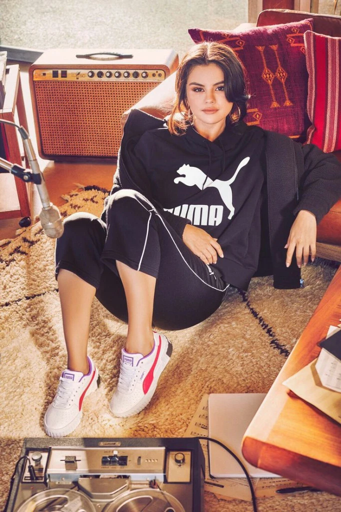 Thu nhập của nữ tỷ phú 15 lần đẹp nhất thế giới, cưới chồng đại gia showbiz Thu nhập của nữ tỷ phú 15 lần đẹp nhất thế giới, cưới chồng đại gia showbiz