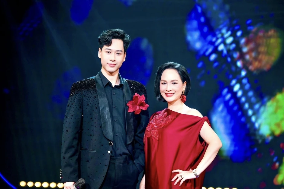 Thượng tá, ca sĩ Thanh Tâm tiết lộ về con trai tài giỏi và ông xã từng là fan hâm mộ