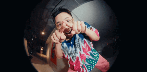 Tiểu thư nghìn tỷ Việt Nam làm ca sĩ, MV này mà ra mắt thời “công chúa bong bóng” chắc viral lắm! Tiểu thư nghìn tỷ Việt Nam làm ca sĩ, MV này mà ra mắt thời “công chúa bong bóng” chắc viral lắm!