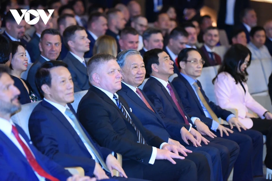 Tổng Bí thư, Chủ tịch nước Tô Lâm và Thủ tướng Slovakia thưởng thức hòa nhạc tại Hà Nội