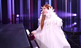 Trang Pháp múa cột ở show 'Đạp gió'
