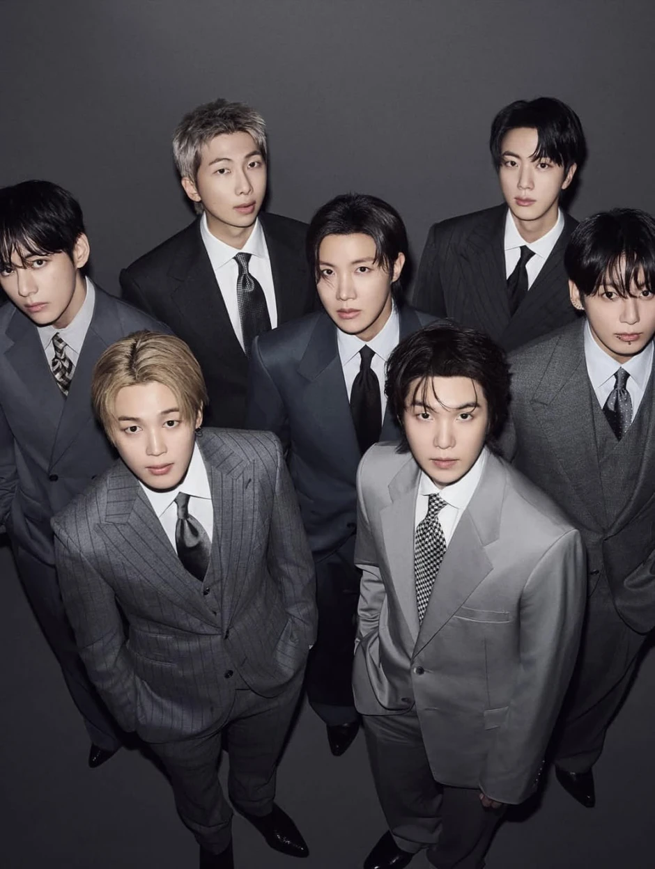 Trưởng nhóm BTS chấn thương chân, ngồi xe lăn bị "bỏ rơi" trên sân khấu Trưởng nhóm BTS chấn thương chân, ngồi xe lăn bị "bỏ rơi" trên sân khấu