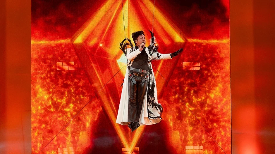 Tùng Dương chinh phục khán giả trẻ bằng màn "lột xác" ấn tượng