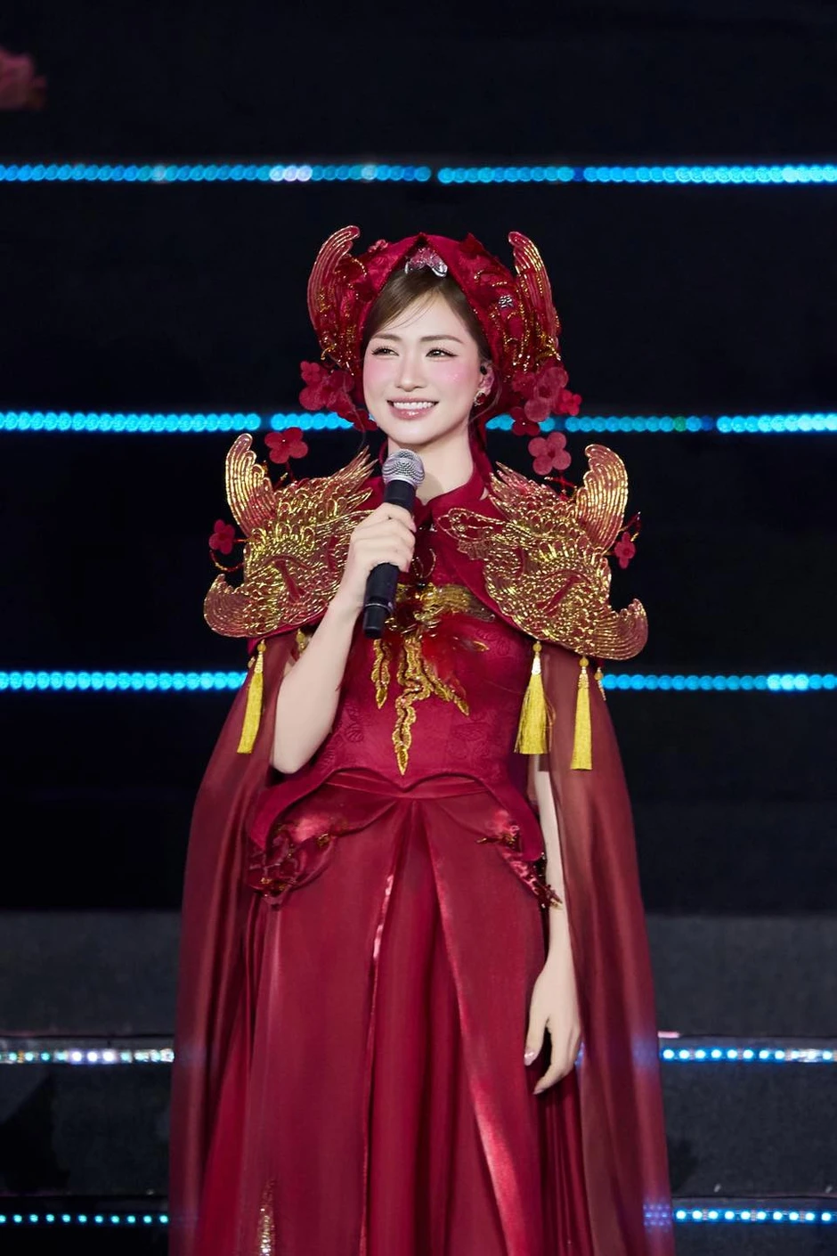Tùng Dương, Hòa Minzy cùng 2.500 nghệ sĩ, chiến sĩ tham gia 'Âm vang Tổ quốc' Tùng Dương, Hòa Minzy cùng 2.500 nghệ sĩ, chiến sĩ tham gia 'Âm vang Tổ quốc'