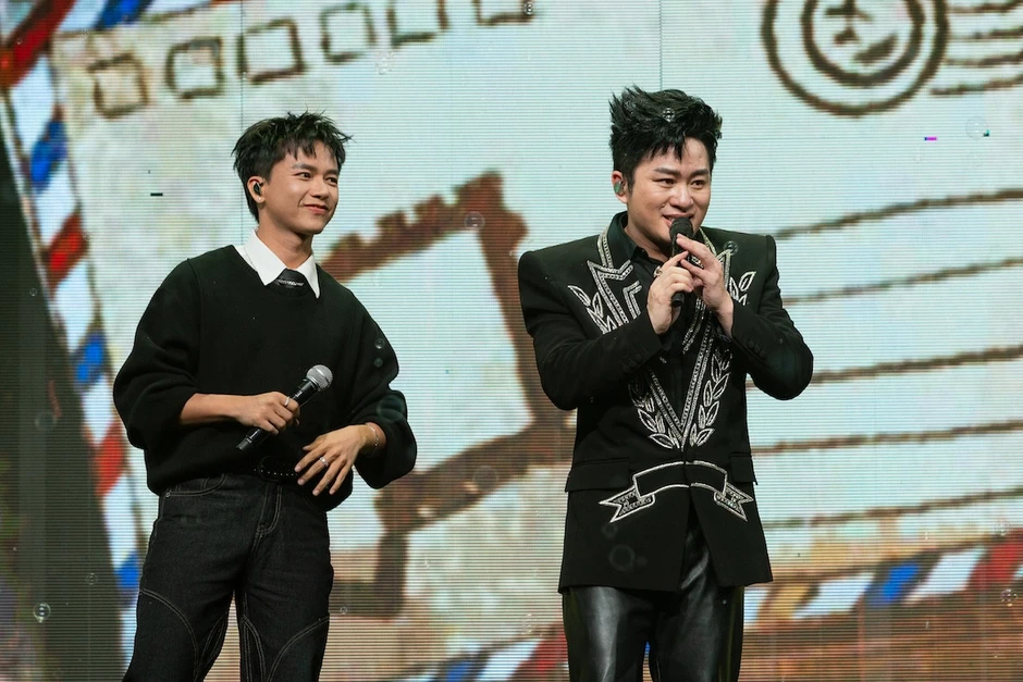Tùng Dương 'thiêu đốt' sân khấu Her Concert, hiếm hoi hát nhạc remix Tùng Dương 'thiêu đốt' sân khấu Her Concert, hiếm hoi hát nhạc remix