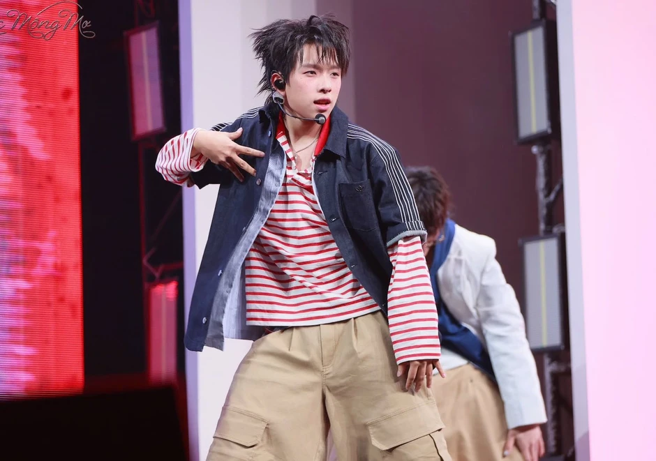 Tùng Dương 'thiêu đốt' sân khấu Her Concert, hiếm hoi hát nhạc remix Tùng Dương 'thiêu đốt' sân khấu Her Concert, hiếm hoi hát nhạc remix