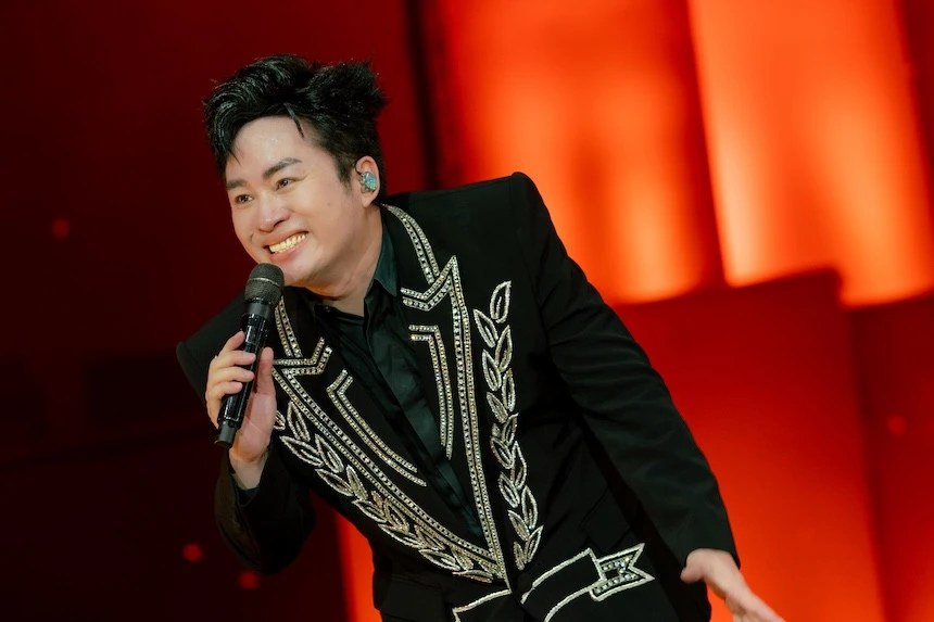 Tùng Dương 'thiêu đốt' sân khấu Her Concert, hiếm hoi hát nhạc remix Tùng Dương 'thiêu đốt' sân khấu Her Concert, hiếm hoi hát nhạc remix