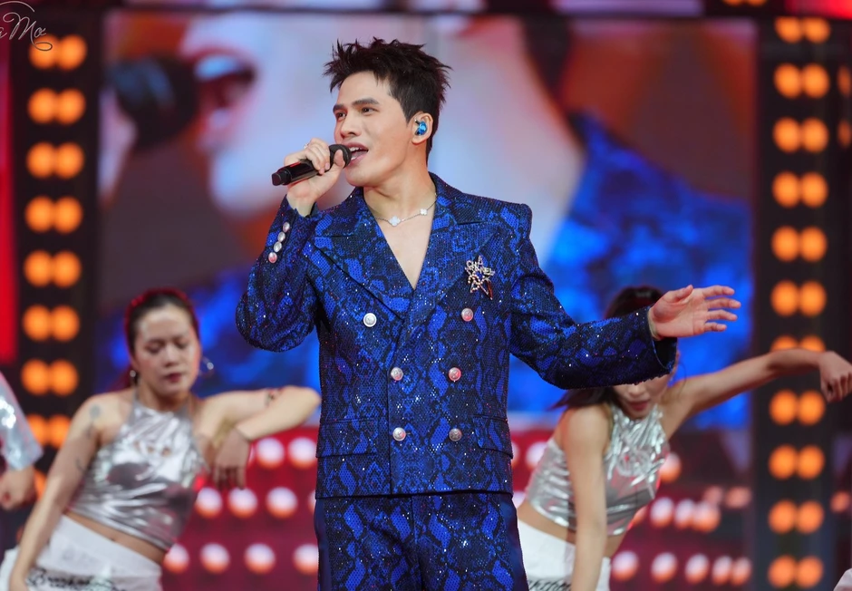 Tùng Dương 'thiêu đốt' sân khấu Her Concert, hiếm hoi hát nhạc remix Tùng Dương 'thiêu đốt' sân khấu Her Concert, hiếm hoi hát nhạc remix