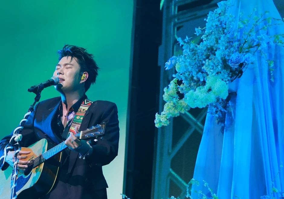 Tùng Dương 'thiêu đốt' sân khấu Her Concert, hiếm hoi hát nhạc remix Tùng Dương 'thiêu đốt' sân khấu Her Concert, hiếm hoi hát nhạc remix