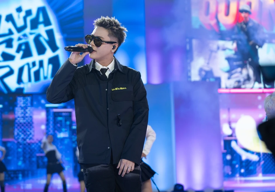 Tùng Dương 'thiêu đốt' sân khấu Her Concert, hiếm hoi hát nhạc remix Tùng Dương 'thiêu đốt' sân khấu Her Concert, hiếm hoi hát nhạc remix