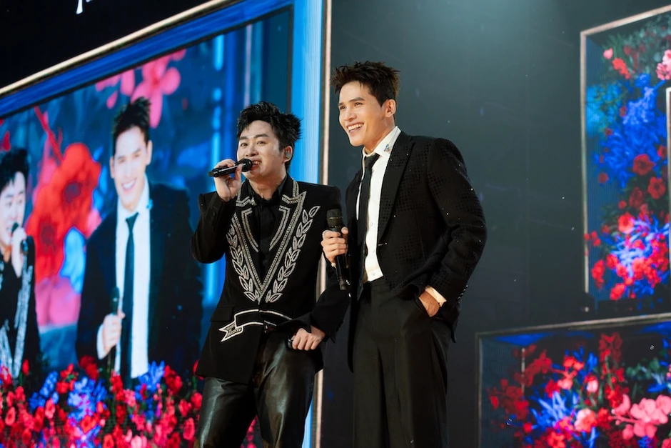 Tùng Dương 'thiêu đốt' sân khấu Her Concert, hiếm hoi hát nhạc remix Tùng Dương 'thiêu đốt' sân khấu Her Concert, hiếm hoi hát nhạc remix