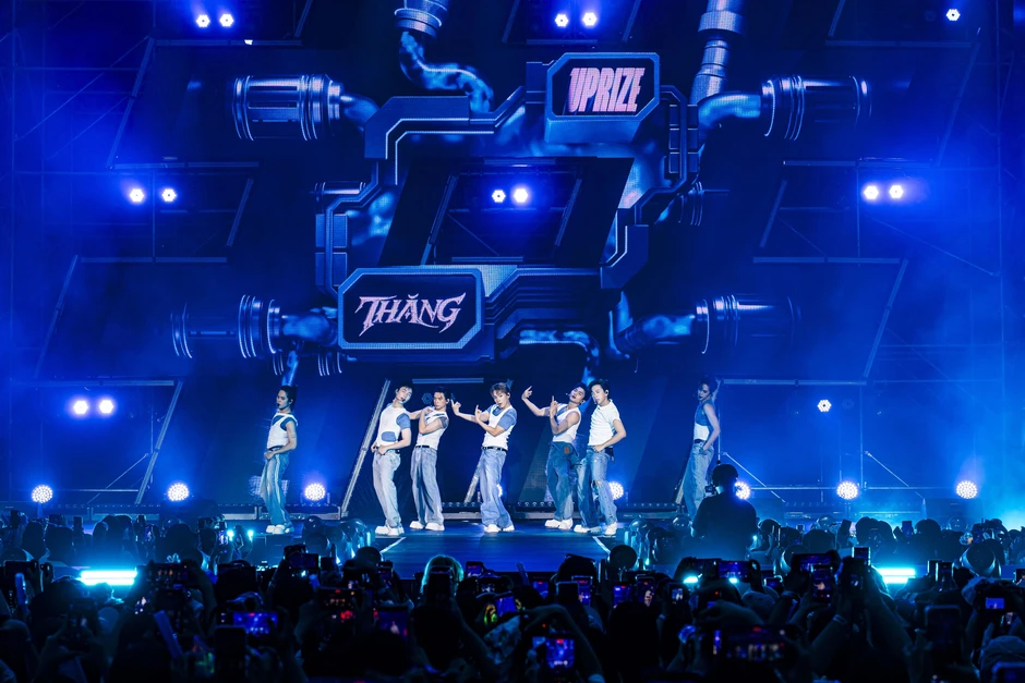 UPRIZE bật khóc trước người hâm mộ, công bố concert đầu tiên ở miền Bắc
