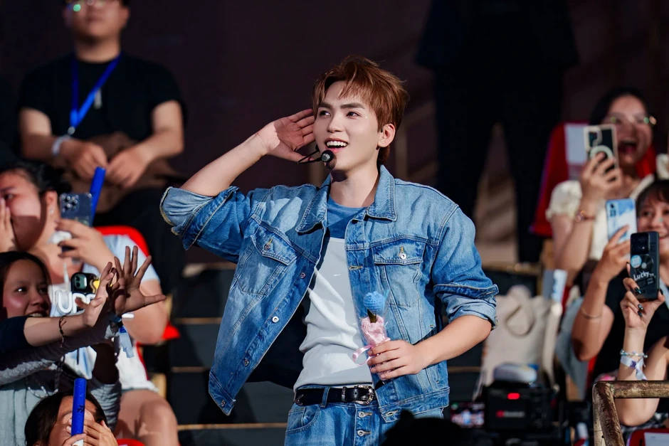 UPRIZE bật khóc trước người hâm mộ, công bố concert đầu tiên ở miền Bắc