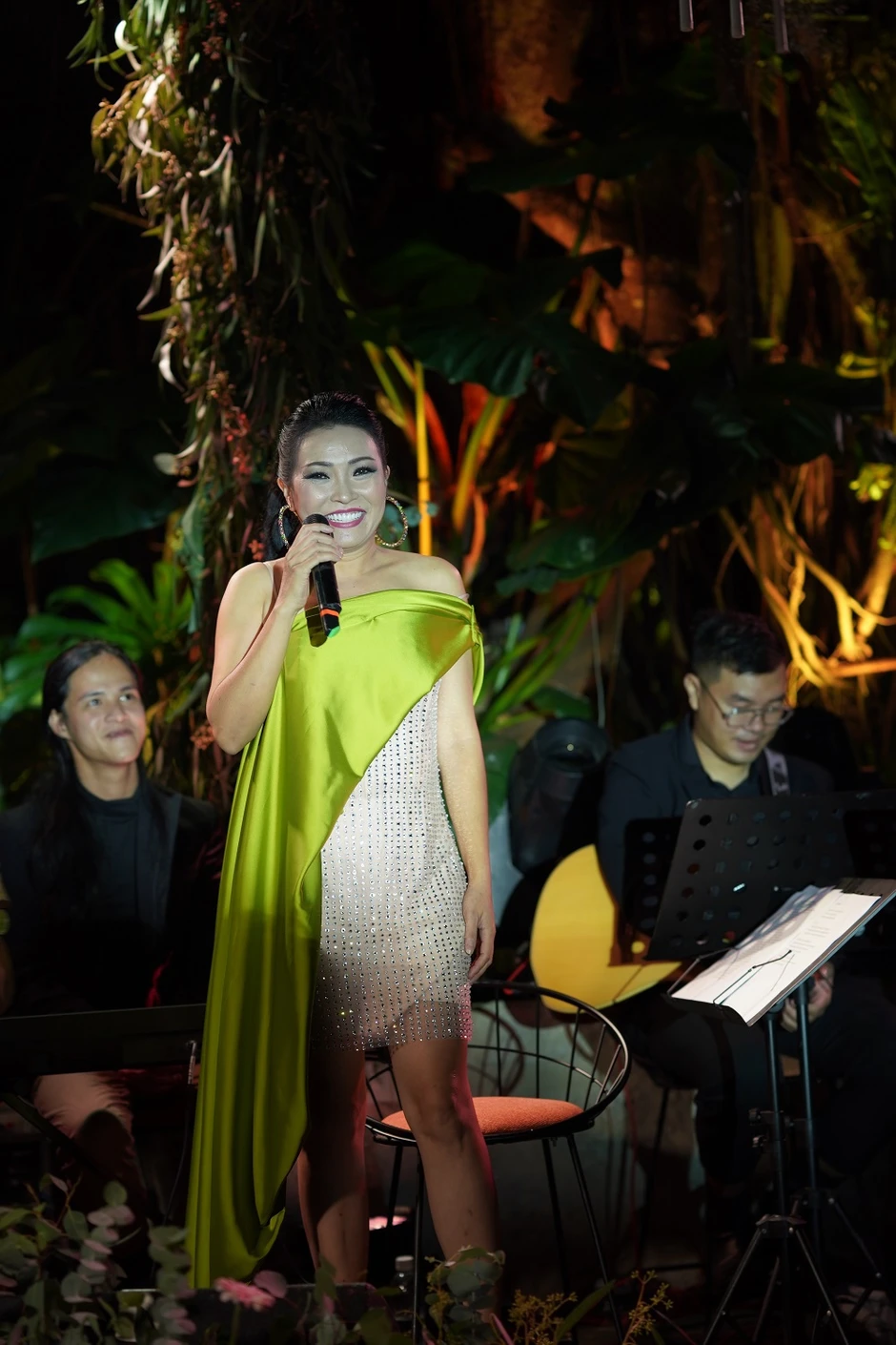 Việt Nam có ca sĩ nhận cát-xê 200 lượng vàng, là người đầu tiên tổ chức concert ở SVĐ Việt Nam có ca sĩ nhận cát-xê 200 lượng vàng, là người đầu tiên tổ chức concert ở SVĐ