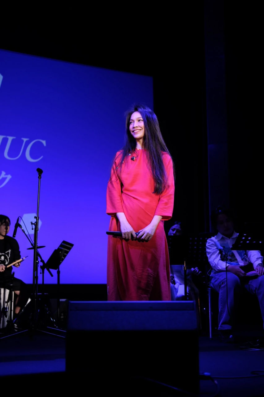 Việt Nam có mỹ nhân đỉnh thế này: Không biết già là gì, cover nhạc trẻ "ngọt như mía lùi" Việt Nam có mỹ nhân đỉnh thế này: Không biết già là gì, cover nhạc trẻ "ngọt như mía lùi"