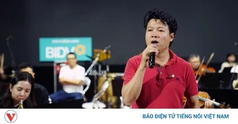 Vũ Thắng Lợi cùng 100 nhạc công tập luyện cho live concert “Mùa chim én bay"