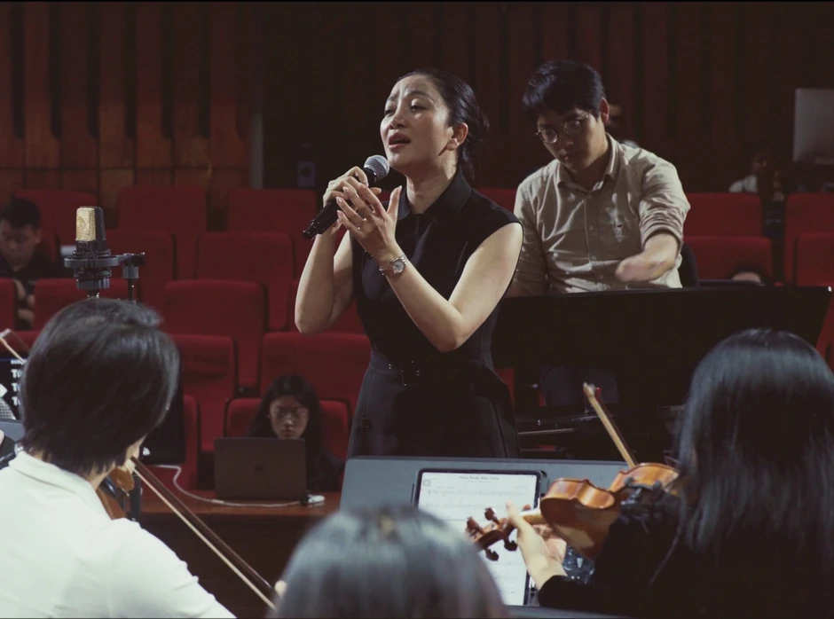 Vũ Thắng Lợi cùng 100 nhạc công tập luyện cho live concert “Mùa chim én bay" Vũ Thắng Lợi cùng 100 nhạc công tập luyện cho live concert “Mùa chim én bay"