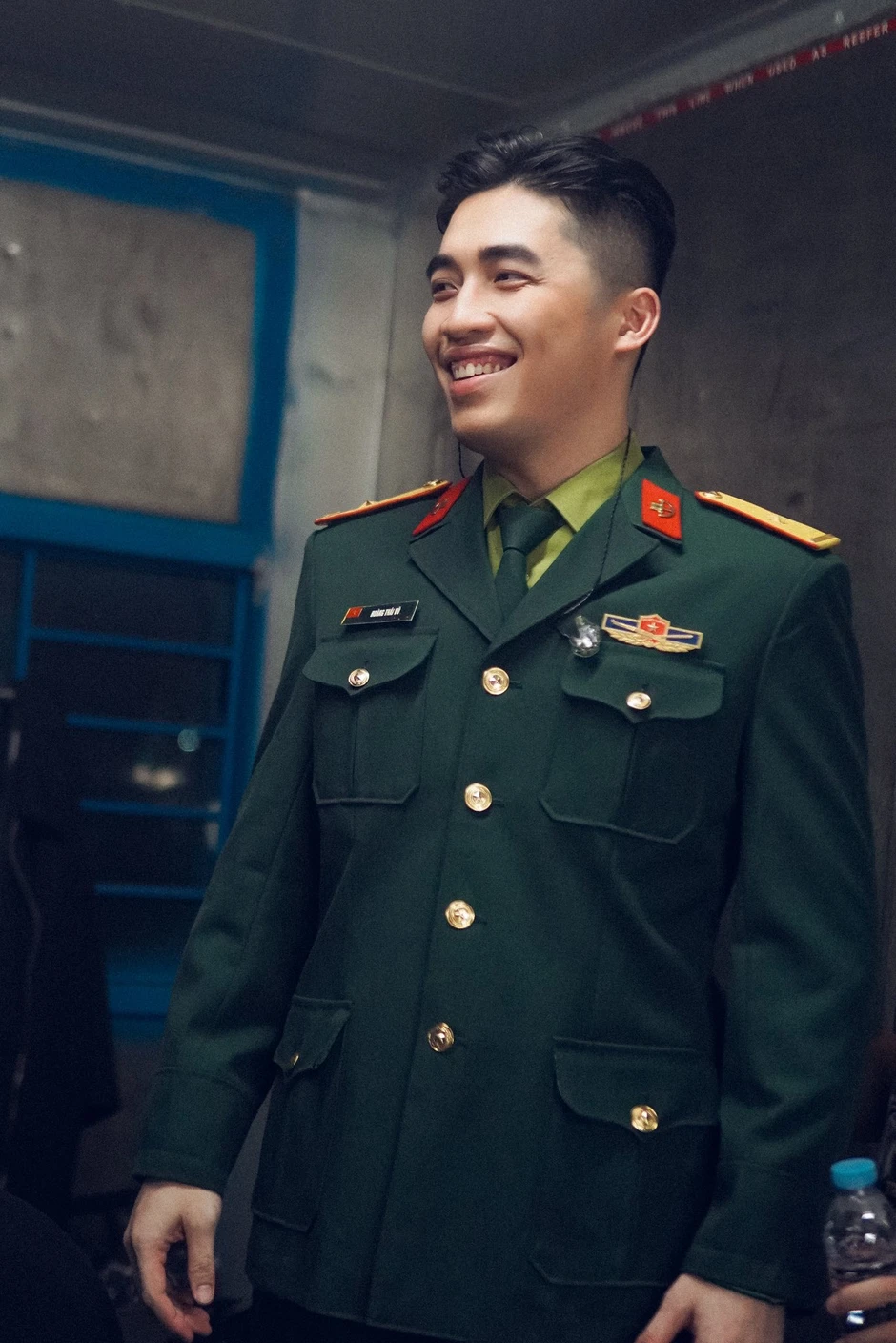 Vũ. tốt nghiệp Học viện Khoa học Quân sự Hà Nội, từng dạy tại trường Sĩ quan Vũ. tốt nghiệp Học viện Khoa học Quân sự Hà Nội, từng dạy tại trường Sĩ quan