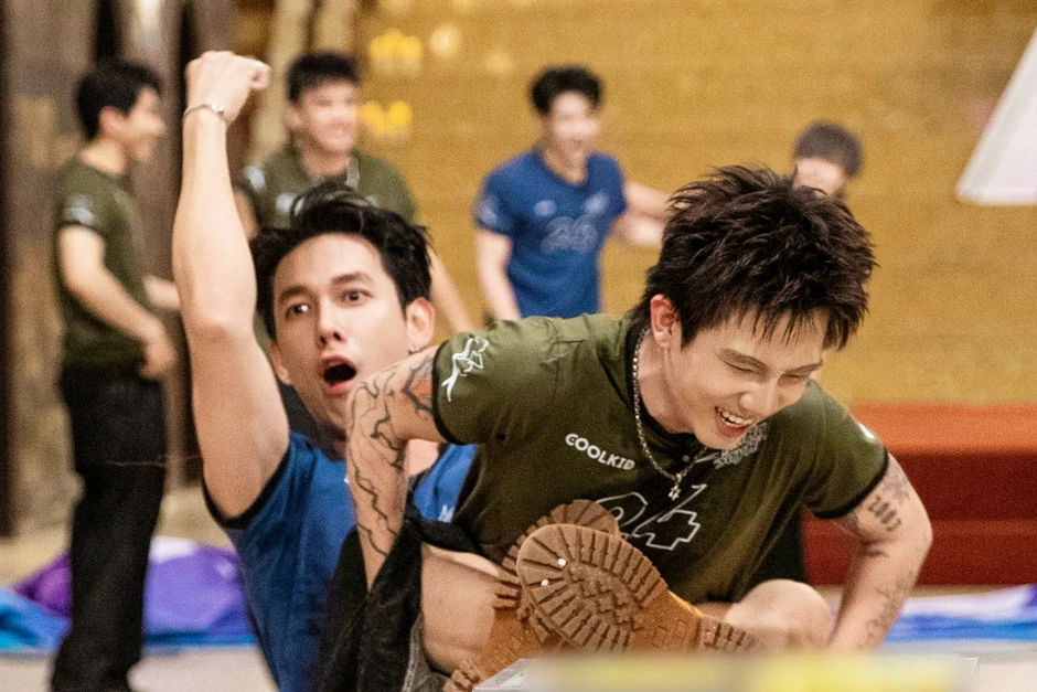 Xuân Định bị Trấn Thành tố cố ý hôn Wren Evans, bật khóc vì Quang Hùng Xuân Định bị Trấn Thành tố cố ý hôn Wren Evans, bật khóc vì Quang Hùng
