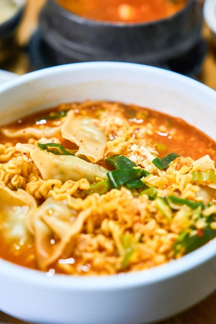 7 cách giúp tô mì ăn liền ngon hơn và cân bằng dinh dưỡng 7 cách giúp tô mì ăn liền ngon hơn và cân bằng dinh dưỡng