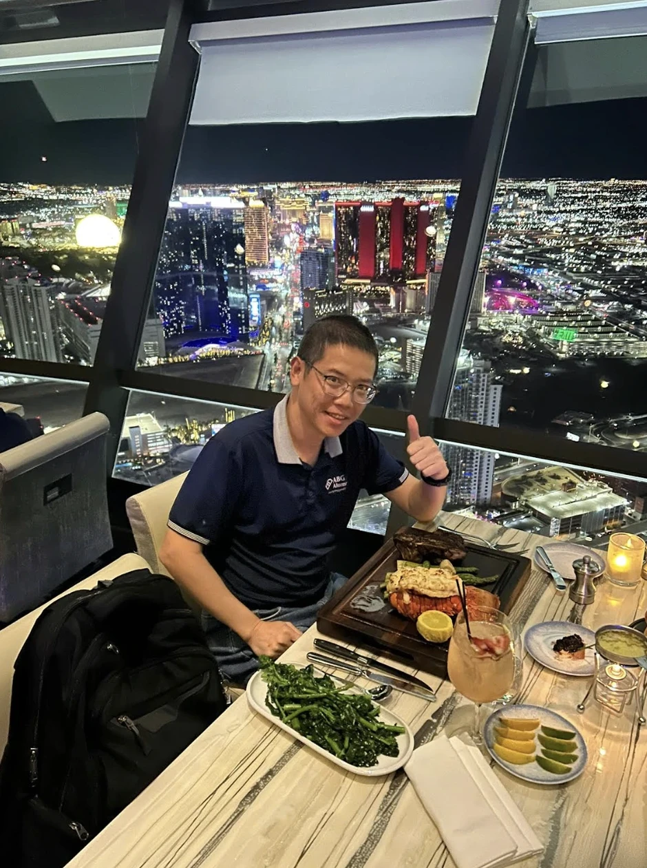 Ăn từ dưới đất lên trên trời ở Las Vegas: Người Việt ở Mỹ trải nghiệm food tour 'đỉnh nóc' Ăn từ dưới đất lên trên trời ở Las Vegas: Người Việt ở Mỹ trải nghiệm food tour 'đỉnh nóc'