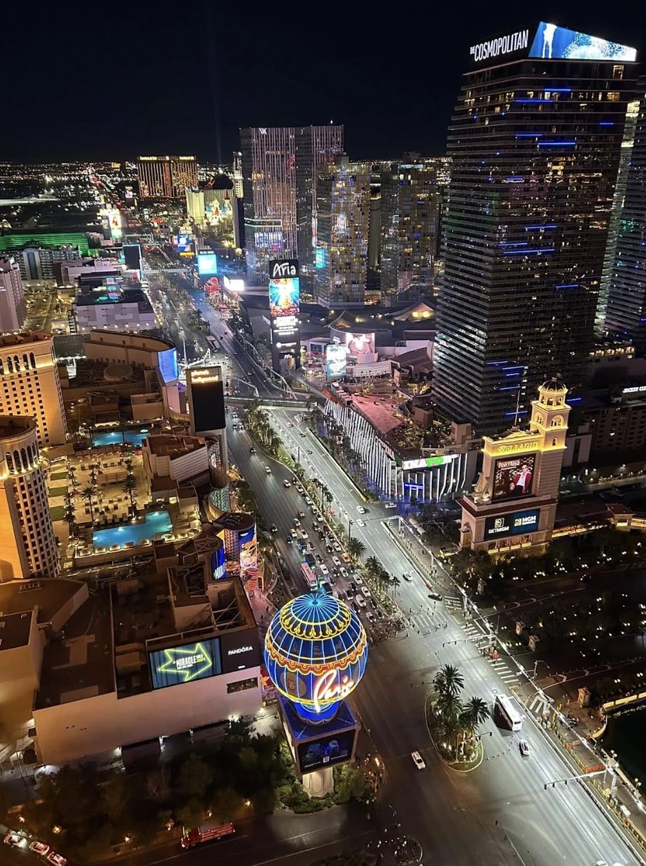 Ăn từ dưới đất lên trên trời ở Las Vegas: Người Việt ở Mỹ trải nghiệm food tour 'đỉnh nóc' Ăn từ dưới đất lên trên trời ở Las Vegas: Người Việt ở Mỹ trải nghiệm food tour 'đỉnh nóc'