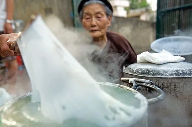 Bánh cuốn Thanh Trì có gì mà được ghi danh vào danh mục Di sản quốc gia văn hóa phi vật thể?
