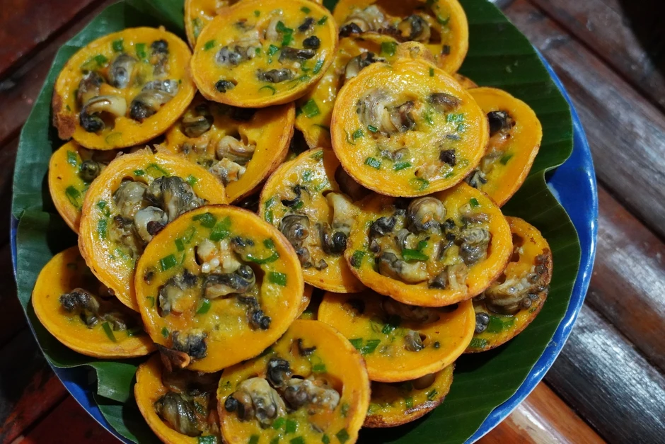Bánh khọt ốc đắng miền Tây: Món ăn nghe lạ nhưng khiến nhiều du khách nhớ mãi Bánh khọt ốc đắng miền Tây: Món ăn nghe lạ nhưng khiến nhiều du khách nhớ mãi