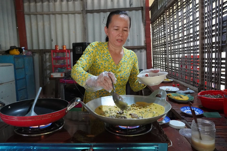Bánh khọt ốc đắng miền Tây: Món ăn nghe lạ nhưng khiến nhiều du khách nhớ mãi Bánh khọt ốc đắng miền Tây: Món ăn nghe lạ nhưng khiến nhiều du khách nhớ mãi
