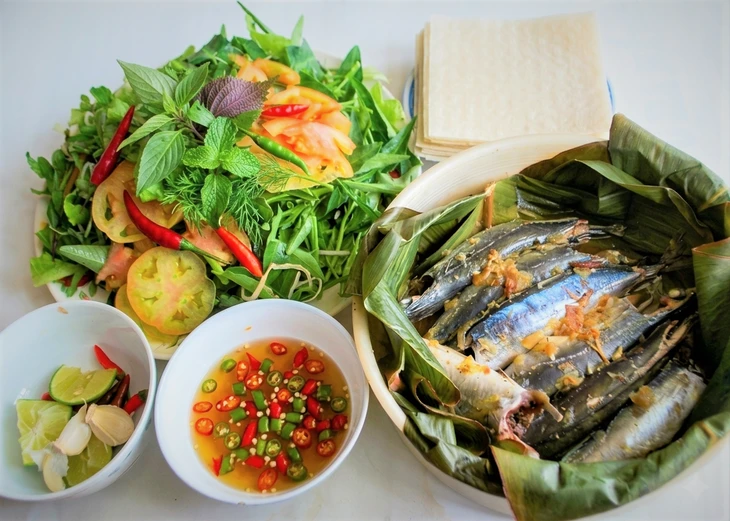 Cá nục om trấu rục xương ăn cùng bánh mì nướng, ngon nhớ đời Cá nục om trấu rục xương ăn cùng bánh mì nướng, ngon nhớ đời