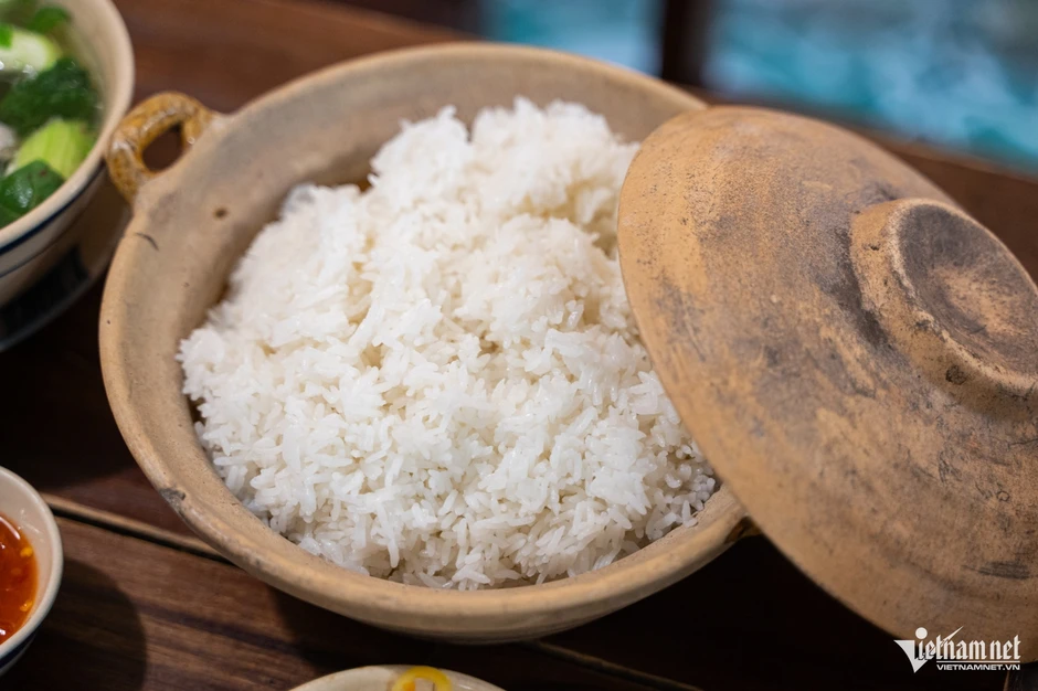 Cách đo lượng nước nấu cơm ngon, chuẩn xác, không khô nhão Cách đo lượng nước nấu cơm ngon, chuẩn xác, không khô nhão