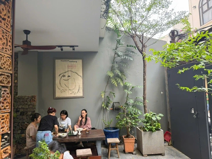 Chia tay bún bò O Kay, nước trong mang theo cả sự chậm rãi của Huế Chia tay bún bò O Kay, nước trong mang theo cả sự chậm rãi của Huế