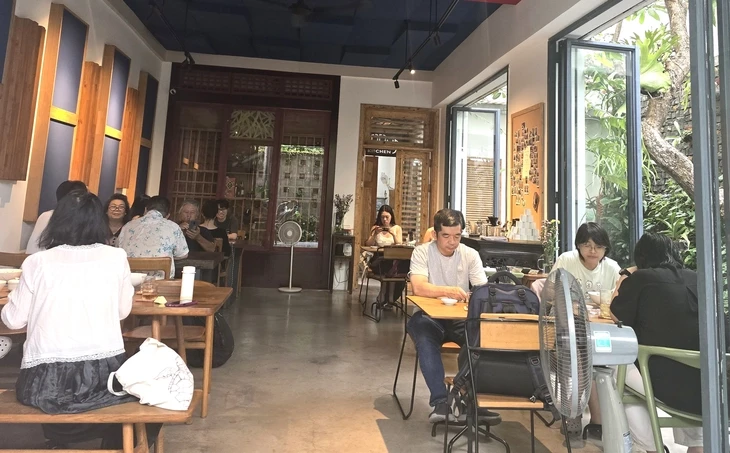 Chia tay bún bò O Kay, nước trong mang theo cả sự chậm rãi của Huế Chia tay bún bò O Kay, nước trong mang theo cả sự chậm rãi của Huế