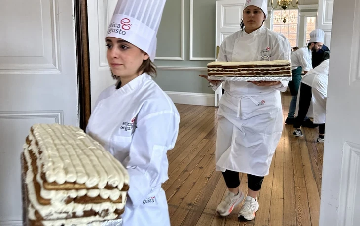 Chiếc bánh tiramisu 440m lập kỷ lục Guinness Chiếc bánh tiramisu 440m lập kỷ lục Guinness