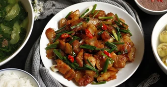 Cùng 1 công thức, tại sao thịt rang cháy cạnh ngoài hàng luôn ngon hơn, sai lầm nằm ở bước đầu tiên