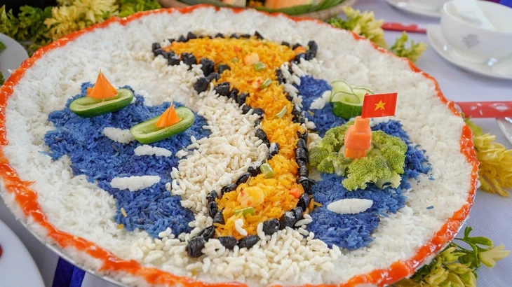 Độc đáo món bánh canh tôm hình cây đàn kìm trong hội thi các món ăn từ gạo
