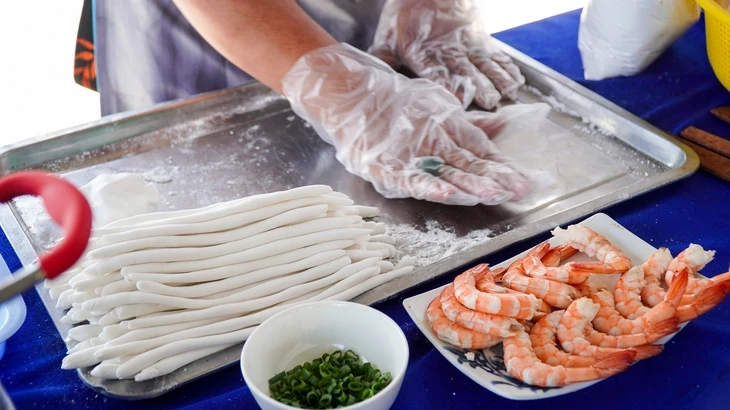 Độc đáo món bánh canh tôm hình cây đàn kìm trong hội thi các món ăn từ gạo